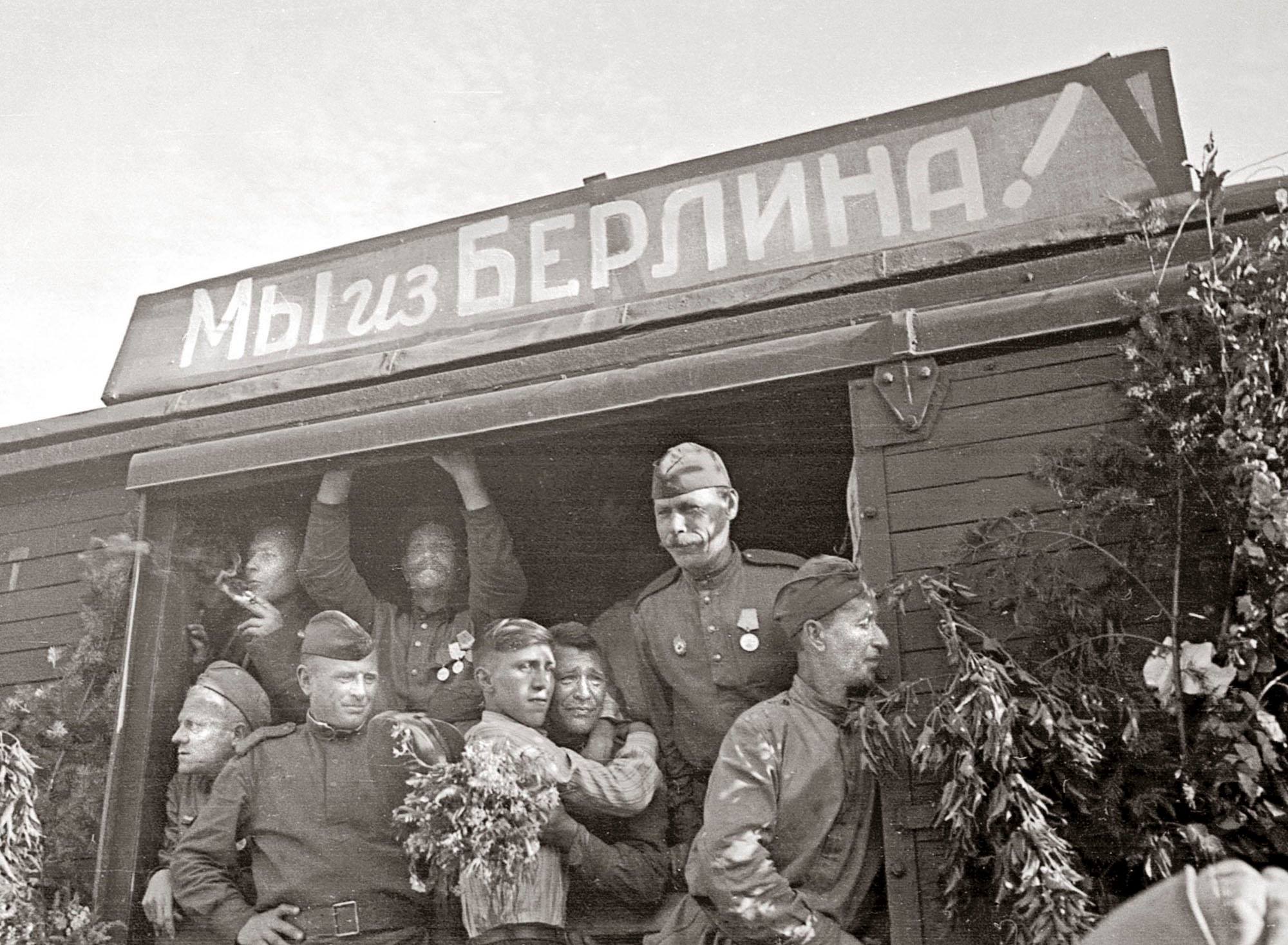 Встреча солдат, Поезд Победы Берлин Куйбышев, 1945